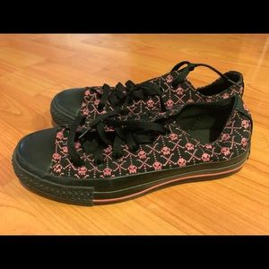 pink skull converse
